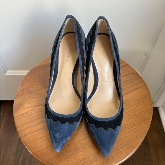 Ann Taylor Navy Suede Scalloped Pumps, Size 5.5 - Picture 2 of 4